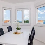 Ausgefallenes Nur 650 Meter Zum Sandstrand Mit Meerblick *