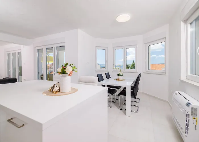 Ausgefallenes Nur 650 Meter Zum Sandstrand Mit Meerblick Apartman Selce