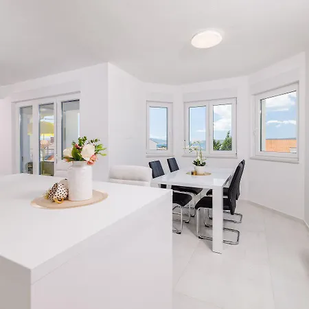 Ausgefallenes Nur 650 Meter Zum Sandstrand Mit Meerblick Apartment Selce